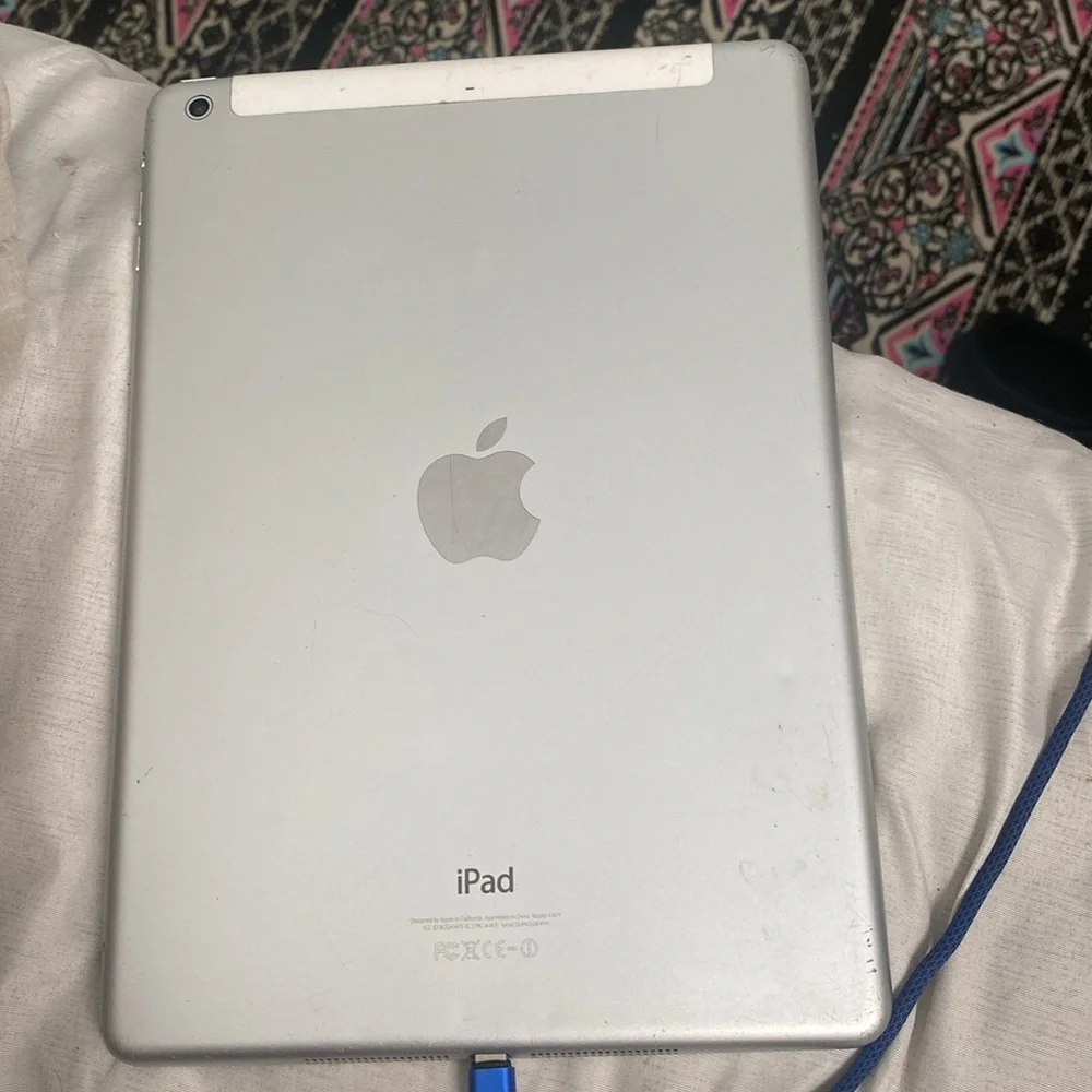 Ipad(not sure what year)